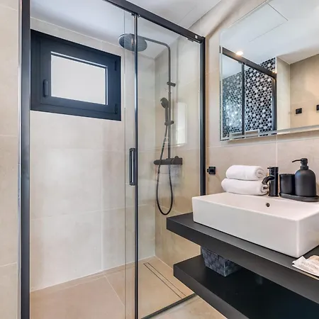 Villa Vacation I Marbesa White Pearl, Two Private Pools, Built In 2024