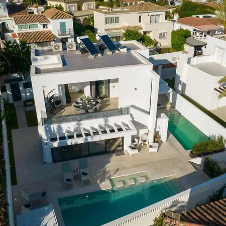 וילה Vacation I Marbesa White Pearl, Two Private Pools, 3min Walk To The Beach, Fastest Wifi, Built In 2024 מארבלה