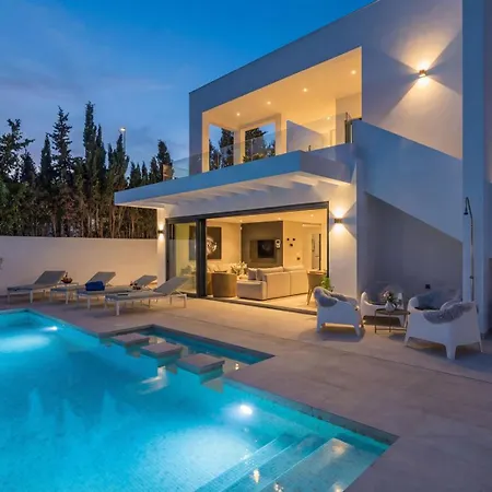 Vacation I Marbesa White Pearl, Two Private Pools, 3min Walk To The Beach, Fastest Wifi, Built In 2024 Marbellac