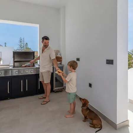 Vacation I Marbesa White Pearl, Two Private Pools, 3min Walk To The Beach, Fastest Wifi, Built In 2024 Villa