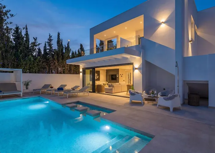 Vacation I Marbesa White Pearl, Two Private Pools, 3min Walk To The Beach, Fastest Wifi, Built In 2024 Marbellac