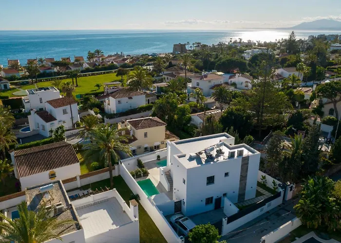 Vacation I Marbesa White Pearl, Two Private Pools, 3min Walk To The Beach, Fastest Wifi, Built In 2024 Villa