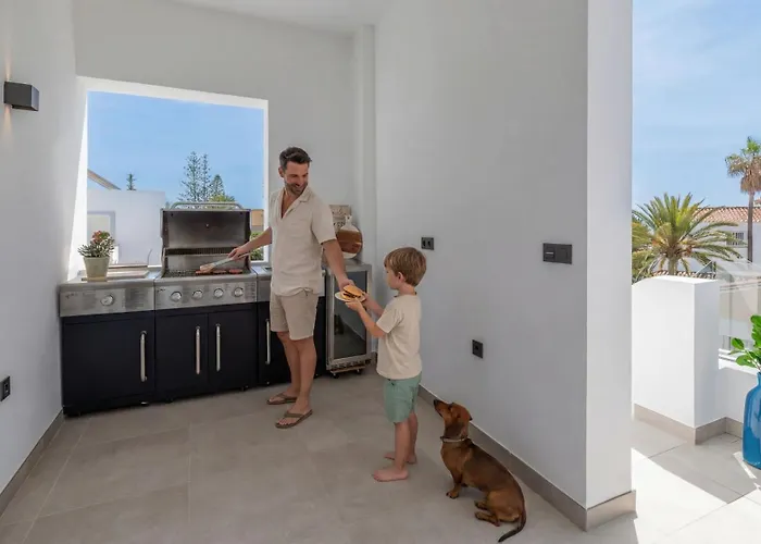 Vacation I Marbesa White Pearl, Two Private Pools, 3min Walk To The Beach, Fastest Wifi, Built In 2024 Villa