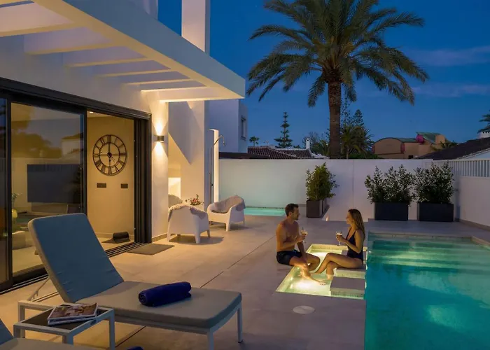 Villa Vacation I Marbesa White Pearl, Two Private Pools, 3min Walk To The Beach, Fastest Wifi, Built In 2024
